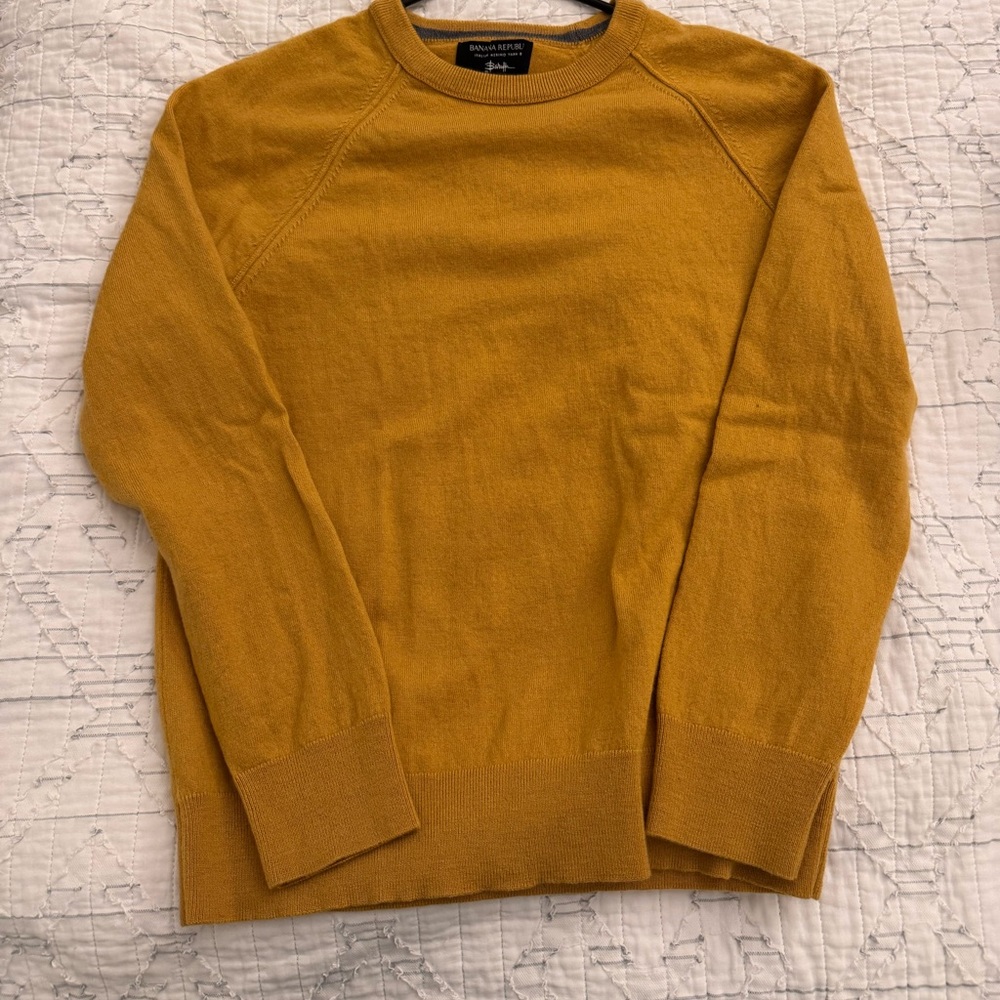 100% EXTRA FINE ITALIAN MERINO WOOL Banana Republic Sweater
